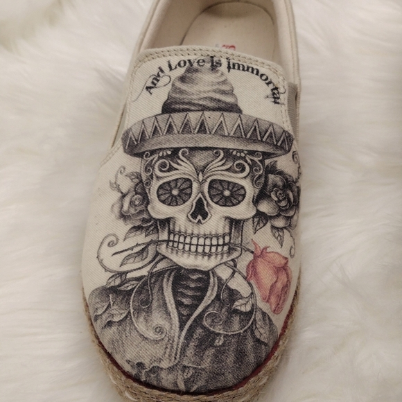 Goby Skull Shoes - Picture 3 of 9